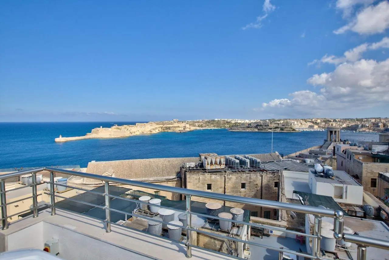 Valletta Luxury 4-Bedroom Duplex With Stunning Sea Views Private Terrace And Jacuzzi Мальта